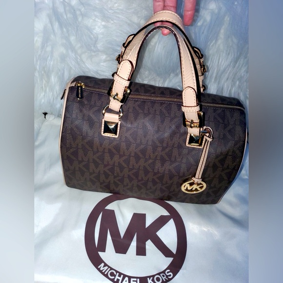 MICHAEL KORS Bundle Handbag Large Brown with Tan Leather Straps and Wristlet - Picture 3 of 8